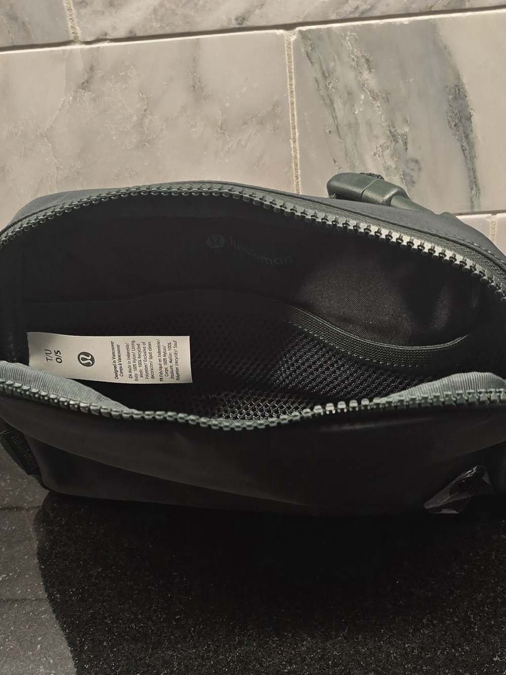 New Lululemon Rainforest Green Everywhere Belt Bag With Lulu Shopping Bag - Picture 3 of 4